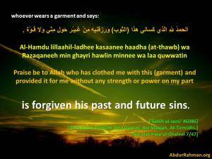Praising Allaah when wearing garment